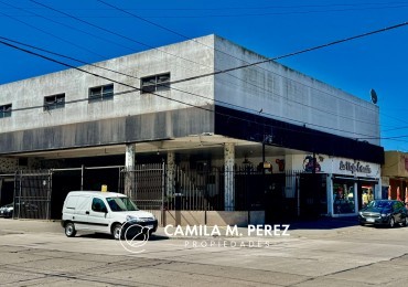 Edificio comercial con cocheras y lavadero de autos